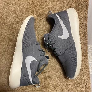 Nike Grey/White Roshe Sneaker